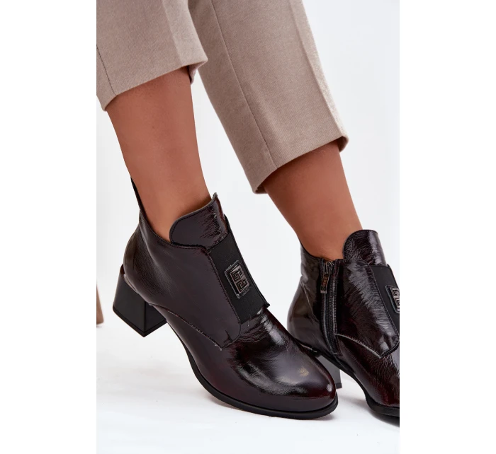 Kožené lakované kotníkové boty na klínku s ozdobným detailem zateplené Zazoo 60560 bordó