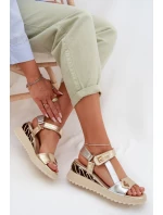 Kožené dámské sandály na platformě model 22028036 Zlaté - D&A
