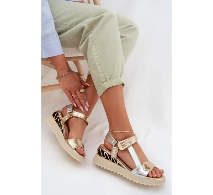 Kožené dámské sandály na platformě model 22028036 Zlaté - D&A
