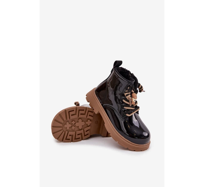 Dětské zateplené lakované kotníkové botky s medvídkovou připínkou – černé Jovellea Dětské zateplené lakované kotníkové botky s medvídkovou připínkou – černé Jovellea