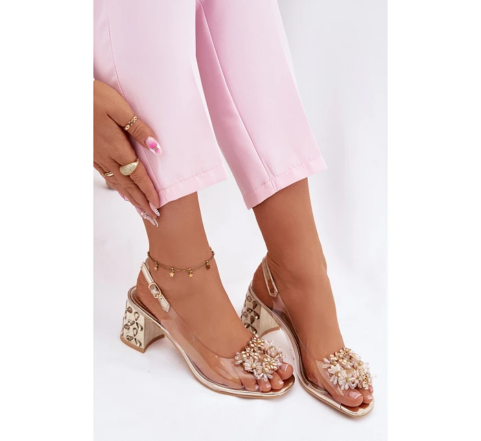 Průhledné sandály na podpatku s krystaly model 22102733 Zlaté - VINCEZA Průhledné sandály na podpatku s krystaly model 22102733 Zlaté - VINCEZA
