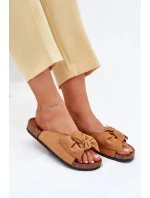 Dámské pantofle na korkové podešvi s mašlí – camel