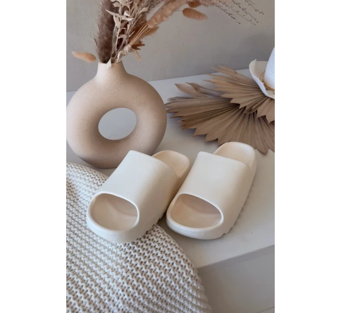 Dámské pantofle na platformě Ecru model 21908338 - Boto Dámské pantofle na platformě Ecru model 21908338 - Boto