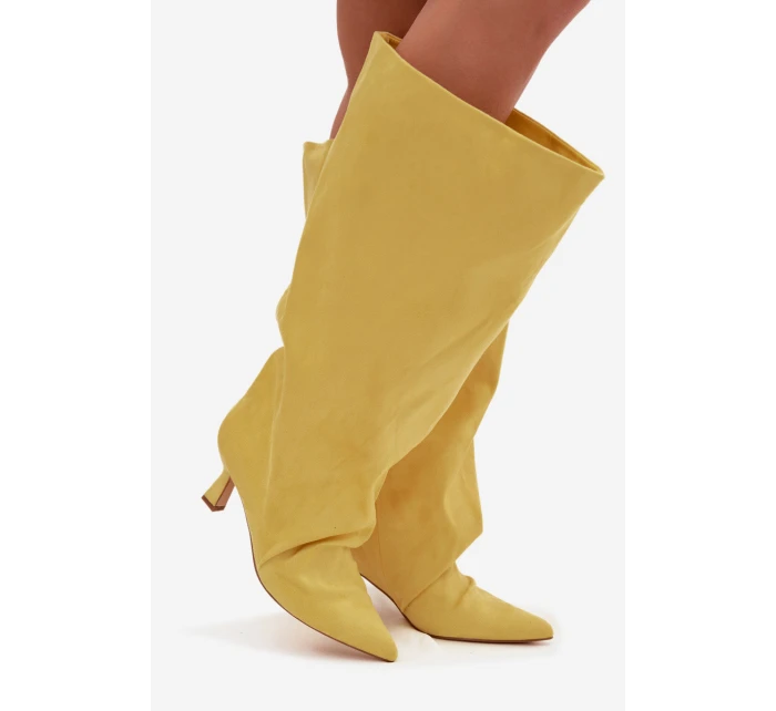 Kozačky s širokým dílem a záhyby na podpatku Žluté model 22031768 - Boto Kozačky s širokým dílem a záhyby na podpatku Žluté model 22031768 - Boto