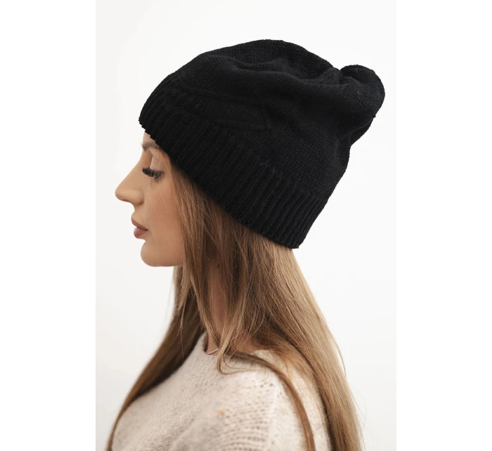 Dámská zimní čepice z vlny s pruhovaným vzorem K471 černá Dámská zimní čepice z vlny s pruhovaným vzorem K471 černá