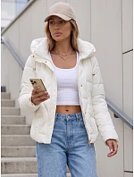 Kurtka damska zimowa pikowana z kapturem ecru model 22350695 - FashionStreet Kurtka damska zimowa pikowana z kapturem ecru model 22350695 - FashionStreet