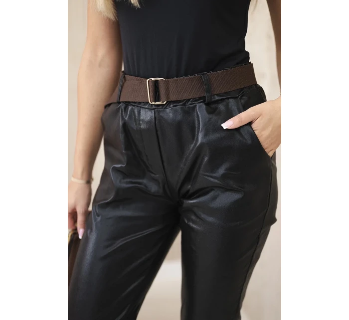 model 22014125 kalhoty s páskem lesklá černá - K-Fashion