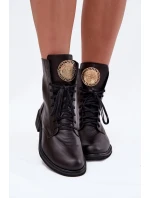 Kožené dámské kotníkové boty na ploché podrážce se zlatým detailem model 21707552 Černé - Zazoo Kožené dámské kotníkové boty na ploché podrážce se zlatým detailem model 21707552 Černé - Zazoo