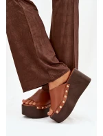 Dámské nazouváky na platformě s přezkami Camel model 21918838 - Boto Dámské nazouváky na platformě s přezkami Camel model 21918838 - Boto