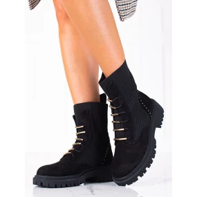 Pohodlné kotníčkové boty černé dámské na plochém podpatku Pohodlné kotníčkové boty černé dámské na plochém podpatku