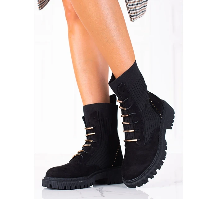 Pohodlné kotníčkové boty černé dámské na plochém podpatku Pohodlné kotníčkové boty černé dámské na plochém podpatku