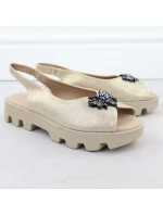 Dámské sandály na platformě perforované zlaté model 21904697 - Potocki Dámské sandály na platformě perforované zlaté model 21904697 - Potocki