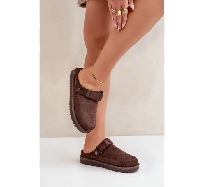 Zateplené dámské pantofle na platformě čokoládové model 21680700 - Boto Zateplené dámské pantofle na platformě čokoládové model 21680700 - Boto