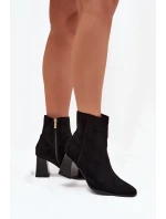 Dámské Botky Z Eko Semiše Na Podpatku Se Zipem Černé model 21704683 - Boto Dámské Botky Z Eko Semiše Na Podpatku Se Zipem Černé model 21704683 - Boto