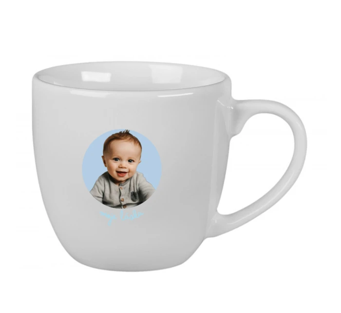 Personalizovaný keramický hrnek 400 ml s výřezem fotky na podkladu 
