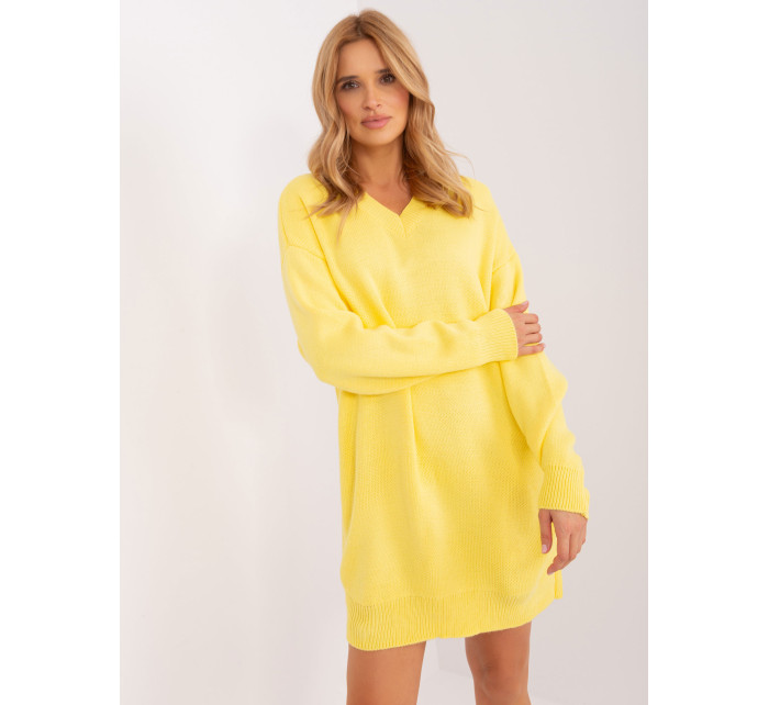 Žluté pletené šaty s vlnou