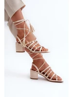 Béžové sandály na nízkém podpatku se zavazováním Chrisele zdobené cvočky Béžové sandály na nízkém podpatku se zavazováním Chrisele zdobené cvočky