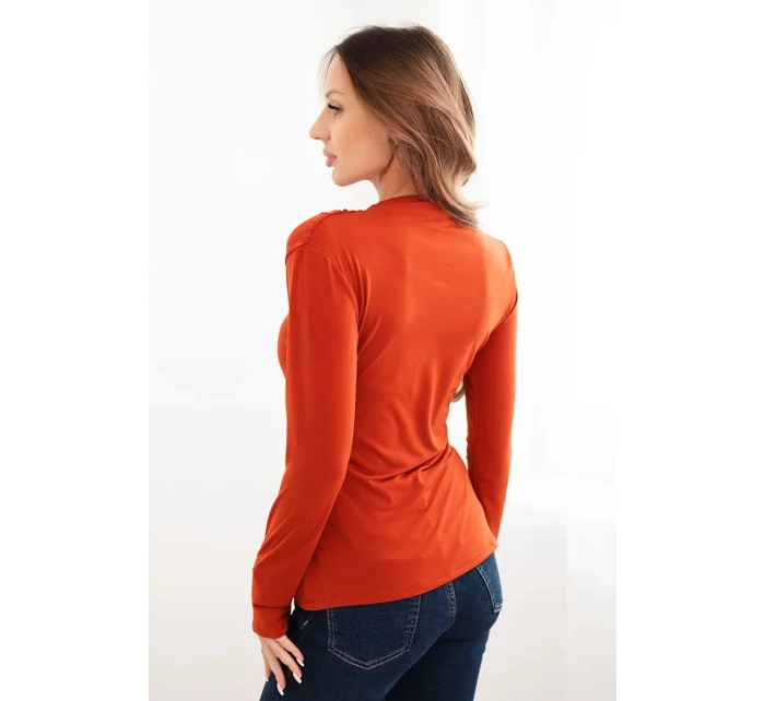 Dámská blůza z viskózy s nařasením a ozdobnou sponou model 21468702 - K-Fashion