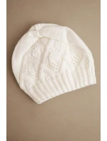 Dámská zimní čepice z vlny a s geometrickým vzorem K479 bílá Dámská zimní čepice z vlny a s geometrickým vzorem K479 bílá