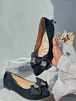 Dámské ekosuede baleríny s mašlí a broží, černé Satris