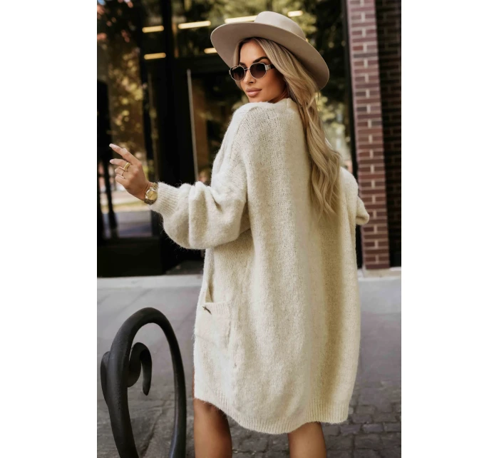 Módní oversize svetr s ozdobnou broží a kapsami béžový model 21322456 - numoco basic