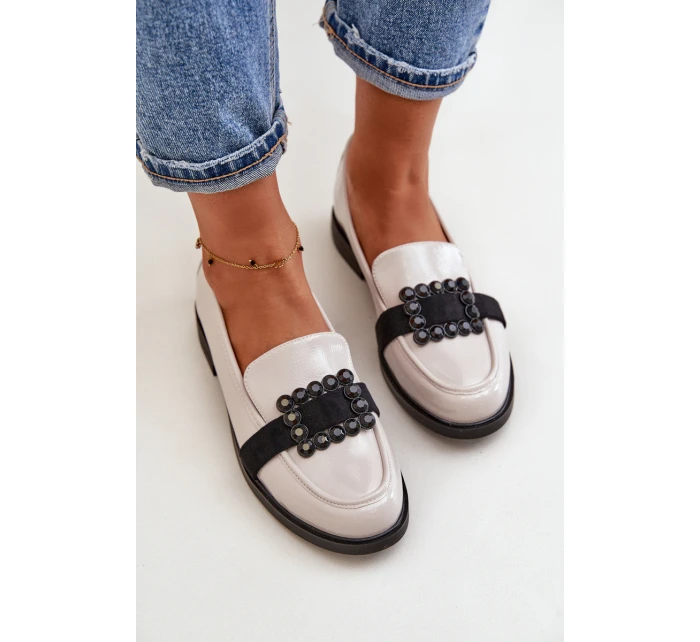 Lakované Dámské Mokasíny S Dekorací Světle Šedé Vinceza 58389