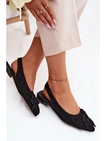 Kožené semišové sandály na plochém podpatku s ozdobným květem Vinceza 66951 Černé