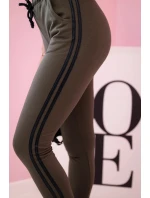 Dámské tepláky s lampasy a vázáním v pase khaki Dámské tepláky s lampasy a vázáním v pase khaki