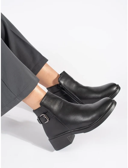 Výborné dámské černé kotníčkové boty na širokém podpatku Výborné dámské černé kotníčkové boty na širokém podpatku