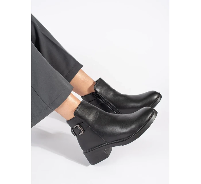 Výborné dámské černé kotníčkové boty na širokém podpatku Výborné dámské černé kotníčkové boty na širokém podpatku