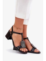 Dámské lakované kožené sandály na sloupku s ozdobou - černé Vinceza Dámské lakované kožené sandály na sloupku s ozdobou - černé Vinceza