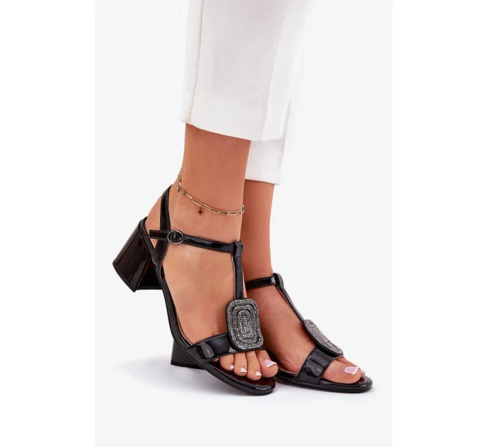 Dámské lakované kožené sandály na sloupku s ozdobou - černé Vinceza Dámské lakované kožené sandály na sloupku s ozdobou - černé Vinceza