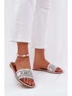 Dámské Pantofle Na Plochém Podpatku Se Zdobením Bílé Dorfedi Dámské Pantofle Na Plochém Podpatku Se Zdobením Bílé Dorfedi