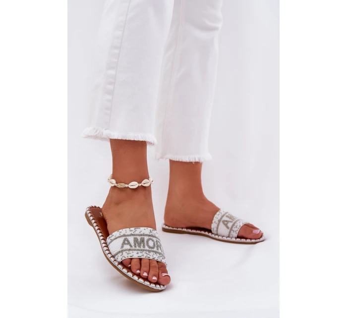 Dámské Pantofle Na Plochém Podpatku Se Zdobením Bílé Dorfedi Dámské Pantofle Na Plochém Podpatku Se Zdobením Bílé Dorfedi