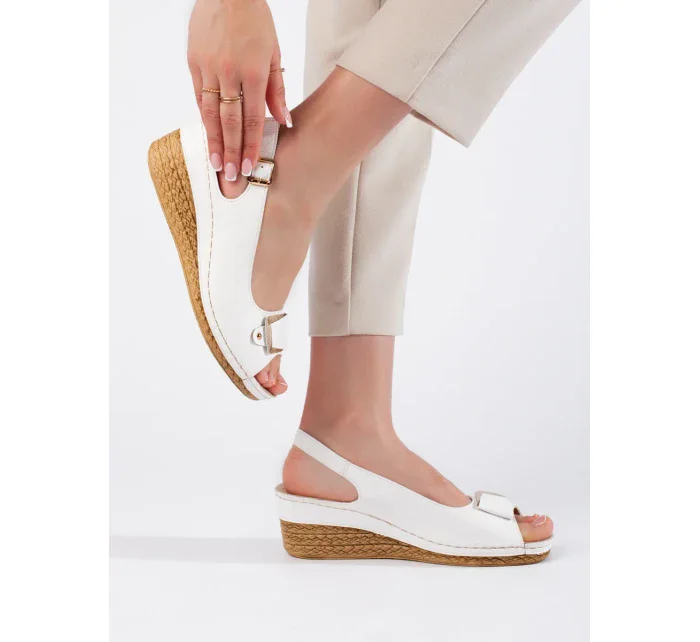 Pěkné sandály dámské bílé na klínku Pěkné sandály dámské bílé na klínku