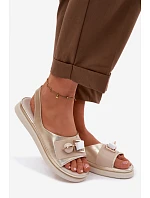 Kožené dámské sandály s ozdobou D&A GR61-5932 Zlaté Kožené dámské sandály s ozdobou D&A GR61-5932 Zlaté