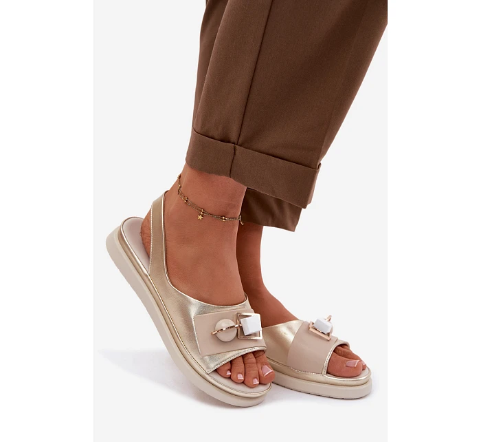 Kožené dámské sandály s ozdobou D&A GR61-5932 Zlaté Kožené dámské sandály s ozdobou D&A GR61-5932 Zlaté