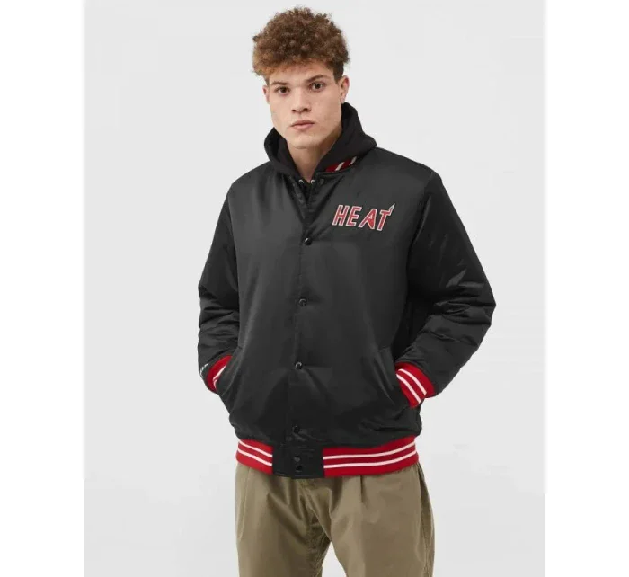 Mitchell & Ness NBA Heavyweight Satin Jacket Miami Heat M OJBF3413-MHEYYPPPBLCK pánské provedení Mitchell & Ness NBA Heavyweight Satin Jacket Miami Heat M OJBF3413-MHEYYPPPBLCK pánské provedení