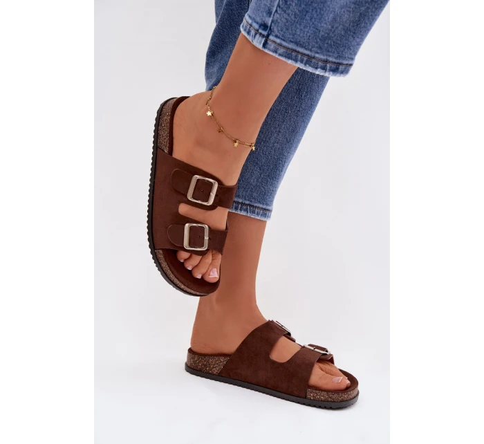 Dámské pantofle s přezkami Čokoládové model 21908427 - Boto