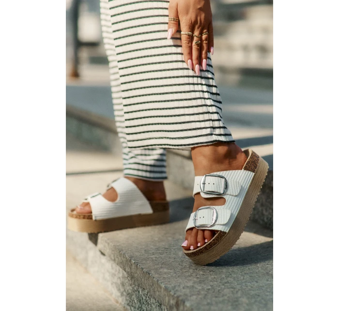 Dámské Pantofle Na Platformě S Přezkami model 21694057 Bílé - Lee Cooper