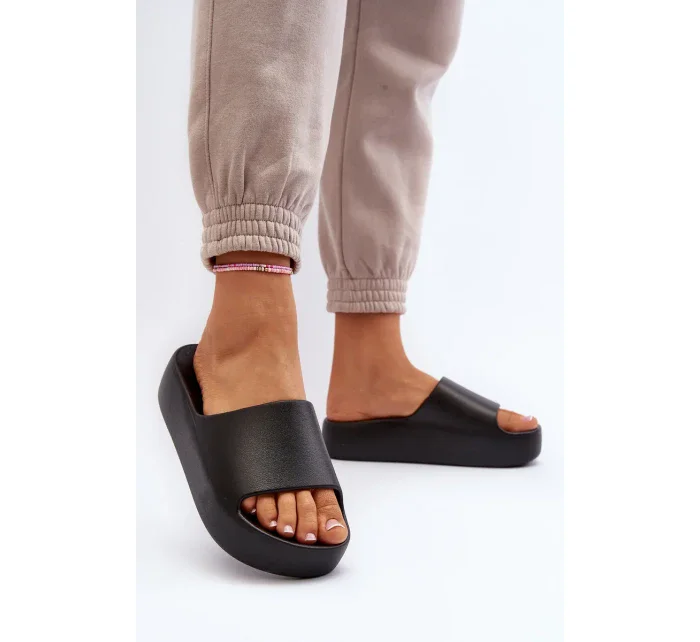 Dámské pantofle se silnou podrážkou černé Oreithano Dámské pantofle se silnou podrážkou černé Oreithano