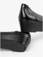 Výborné černé dámské  polobotky na klínku