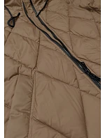 Dlouhá dámská zimní bunda ve velbloudí barvě s kapucí model 21248824 - Libland Dlouhá dámská zimní bunda ve velbloudí barvě s kapucí model 21248824 - Libland