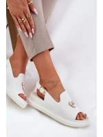 Dámské kožené sandály s ozdobou model 21695456 bílé - VINCEZA