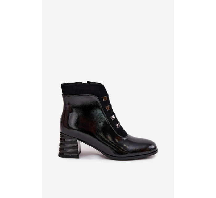 Kožené lakované dámské boty na podpatku model 21713905 Černé - D&A Kožené lakované dámské boty na podpatku model 21713905 Černé - D&A