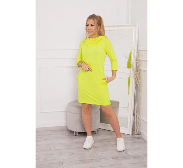 Šaty s kapucí a kapsami žluté neonové barvy