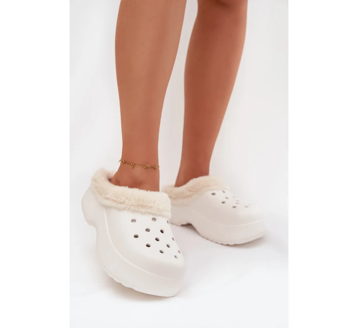 Dámské pěnové pantofle zateplené kožíškem – bílé Palvine Dámské pěnové pantofle zateplené kožíškem – bílé Palvine