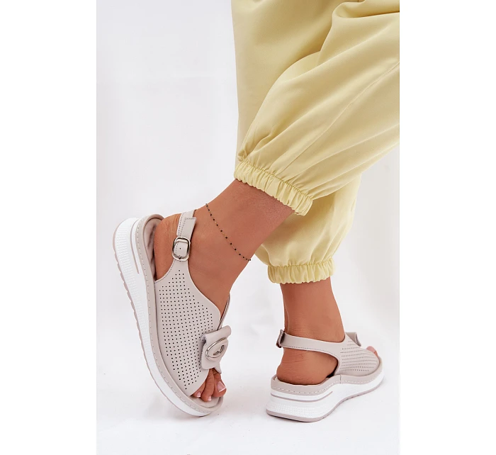 Kožené dámské sandály s ozdobným detailem šedé Deliva