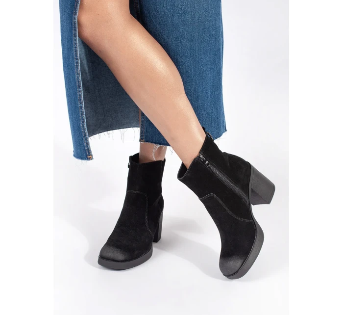 Stylové dámské kotníčkové boty černé na širokém podpatku Stylové dámské kotníčkové boty černé na širokém podpatku