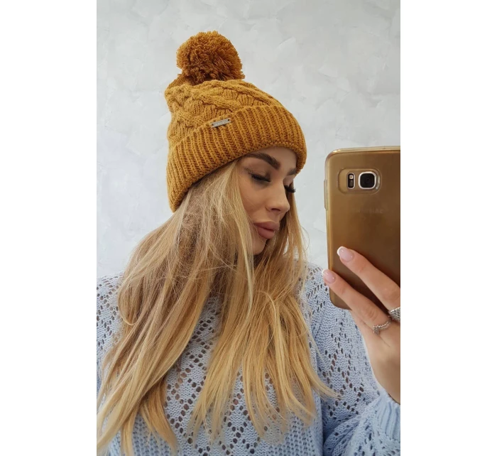 Fleecová čepice hořčicová model 18751361 - K-Fashion Fleecová čepice hořčicová model 18751361 - K-Fashion